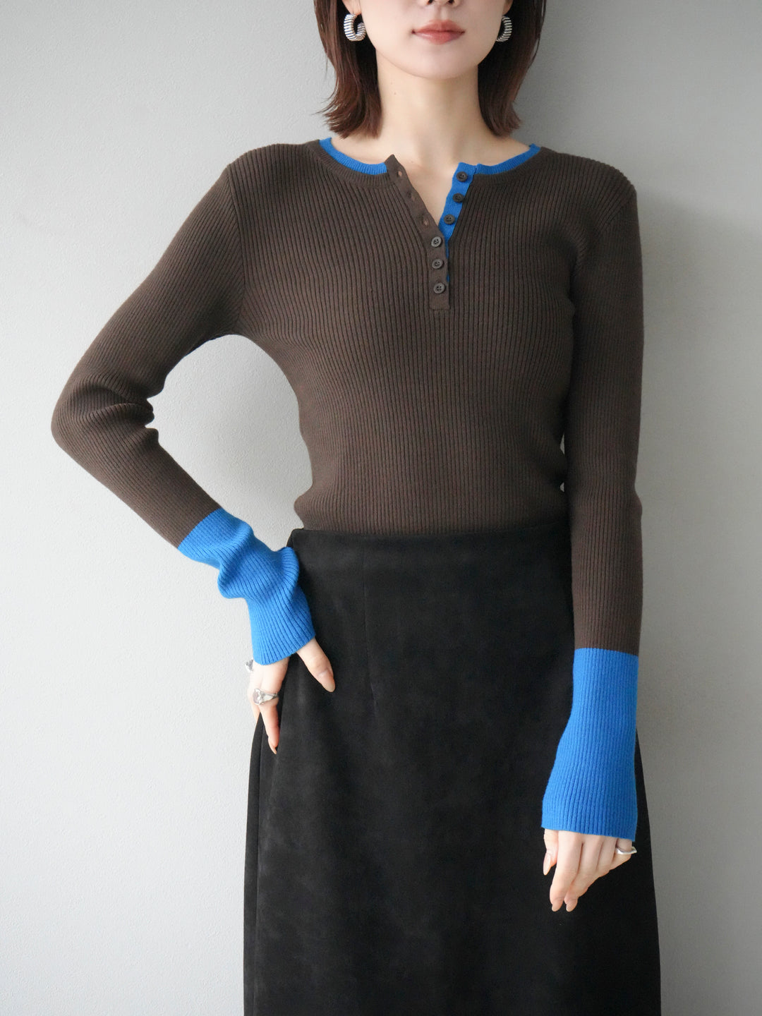 [1]ヘンリーネック配色リブニットトップス/ブラウン