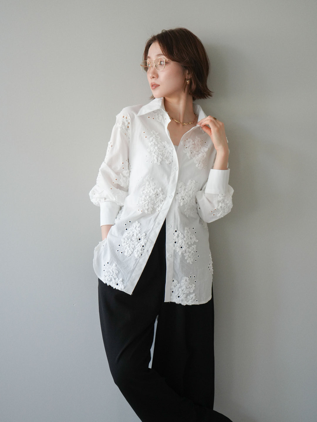 [SET]バックリボンフラワーエンブロイダリーシャツ+選べるアクセセット(2set)