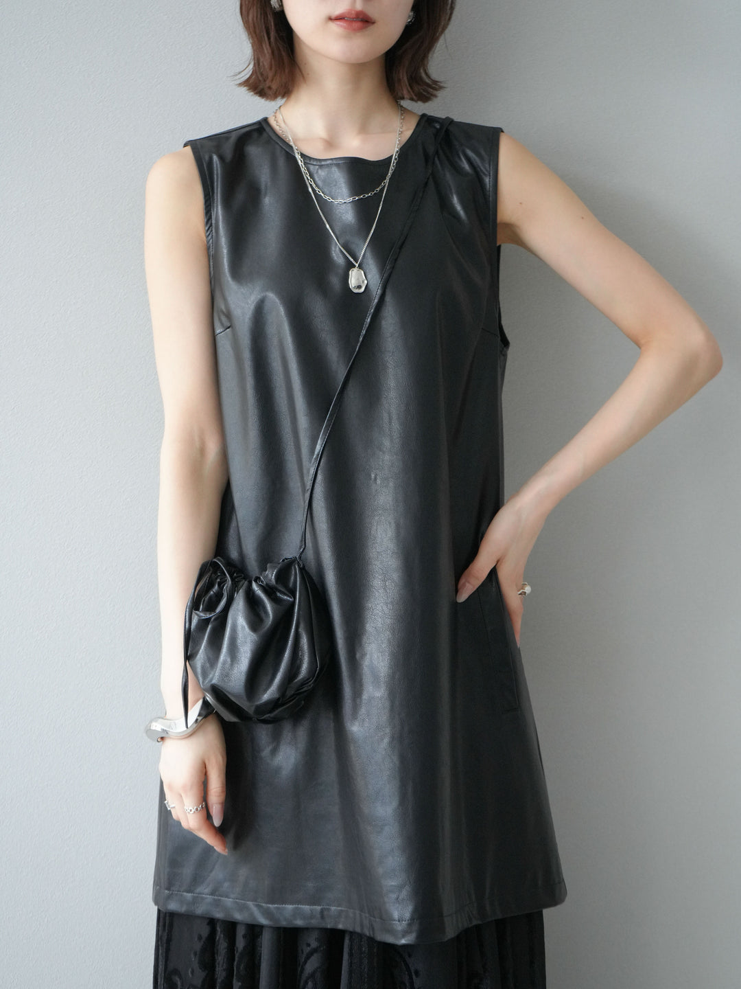 [予約]ショルダーポーチ付レザーミニワンピース/ブラック
