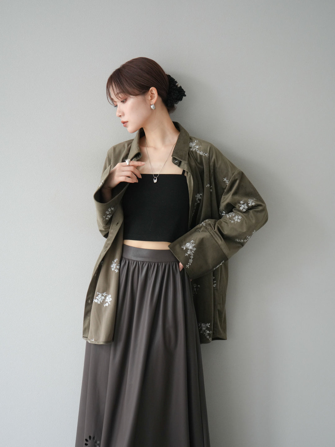 [予約]ベロアフラワーエンブロイダリーシャツ/ブラウン