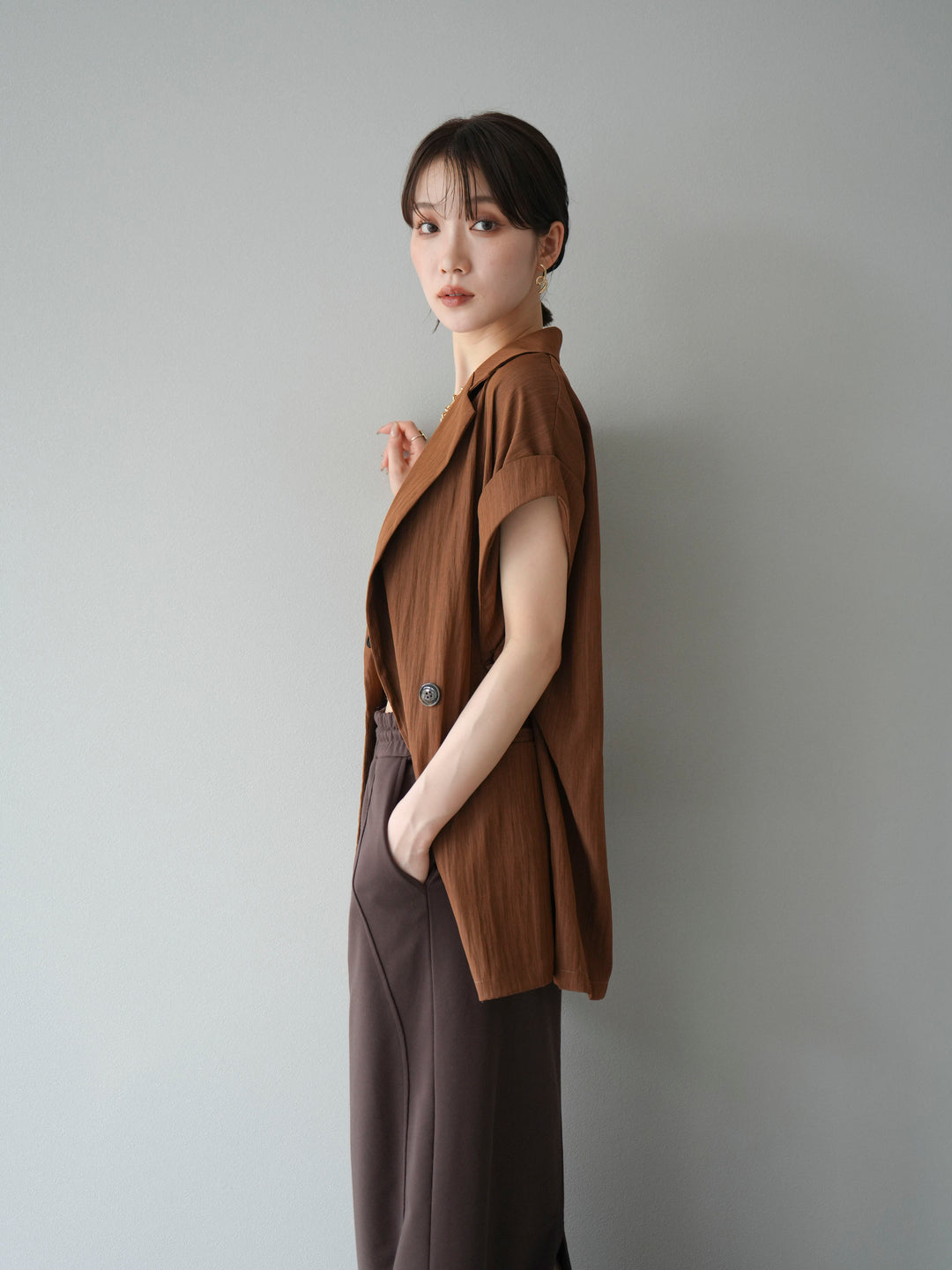 [SET]リネンライクノースリーブダブルジレ+ウェーブパイピングカップ付ベアキャミソール(2set)