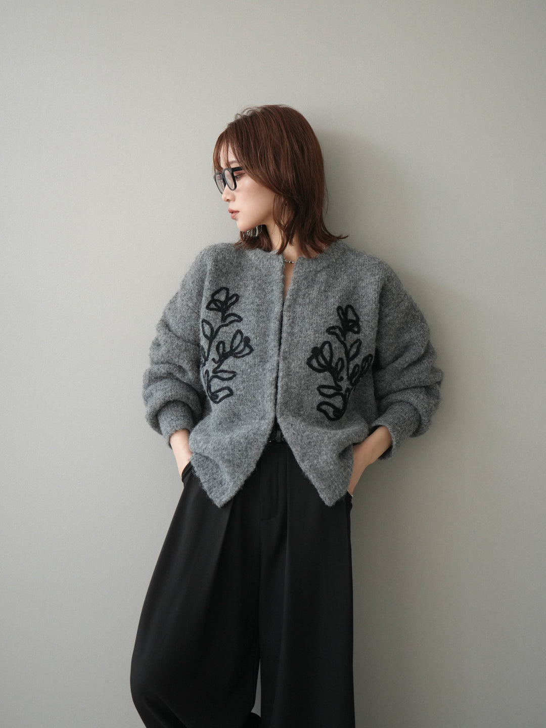 [予約]テープ刺繍ホック開きブークレニットカーディガン/mokugray