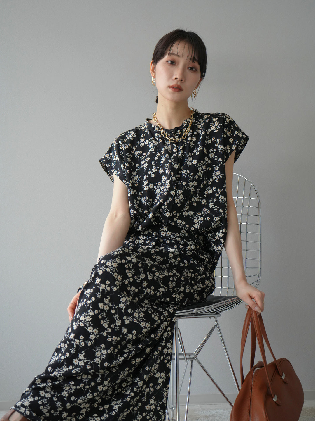 【預購】花朵印花法式袖襯衫/黑色