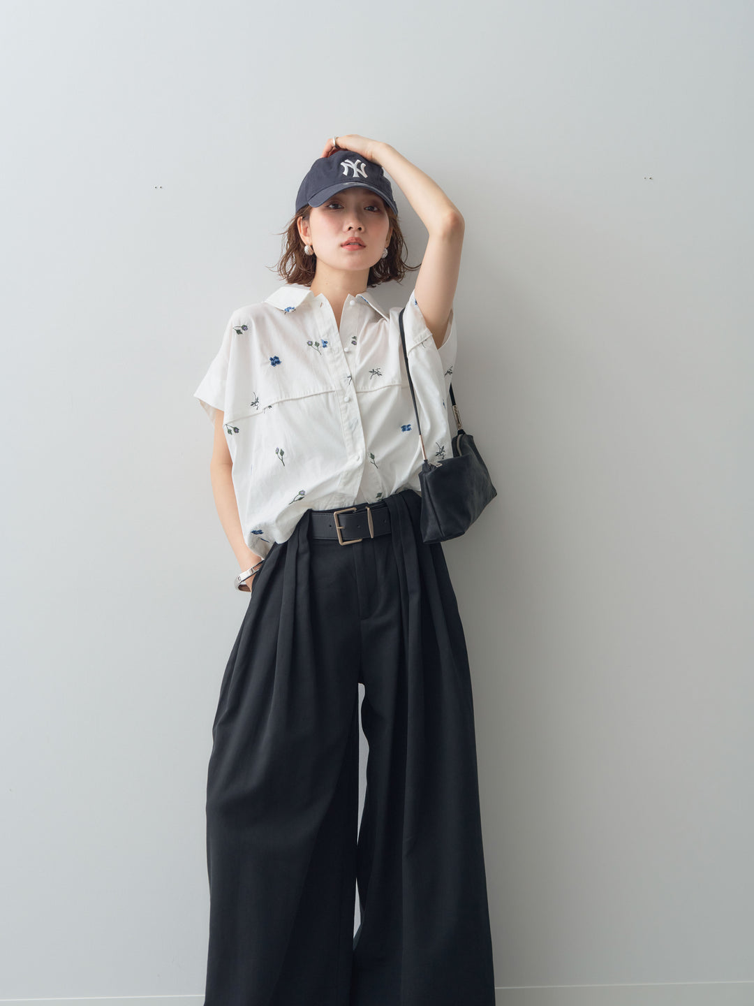 【套裝】花卉刺繡燈籠無袖襯衫+腰帶設計環扣闊腿褲（兩件套）