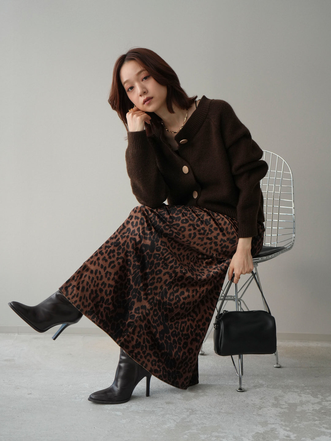 [SET]BIGボタンニットカーディガン+レオパードベロアナロースカート(2set)