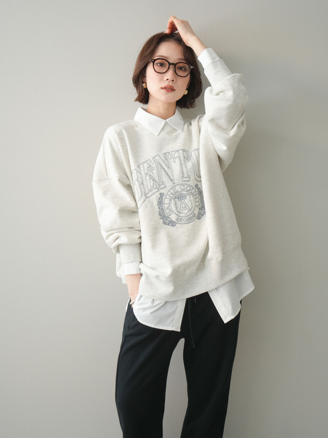 [SET]カレッジロゴ刺繍BIGスウェットプルオーバー+ボウタイ付オーバーシャツ(2set)