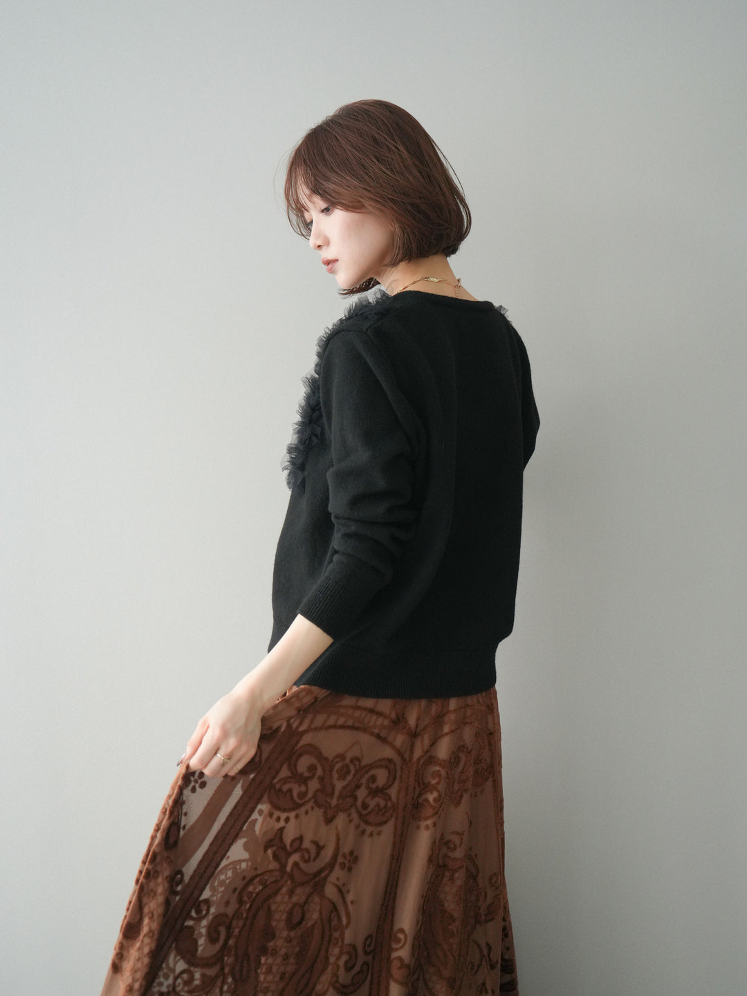 [SET]チュールフリルニットカーディガン+アンティーク柄フロッキーマキシスカート(2set)