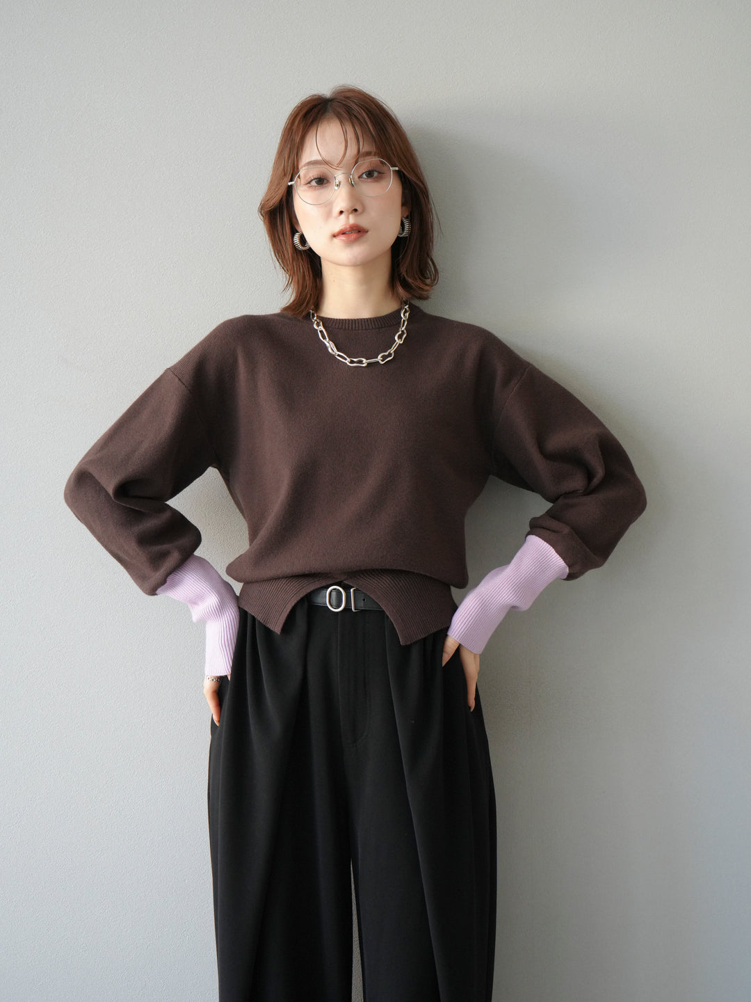 [予約]袖配色フロントスリットニットプルオーバー/ブラウン