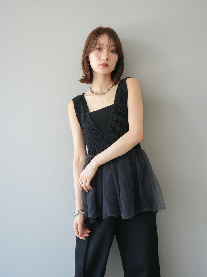 [SET] 薄紗層疊荷葉邊針織背心 + 兩用設計運動褲（2 件組）