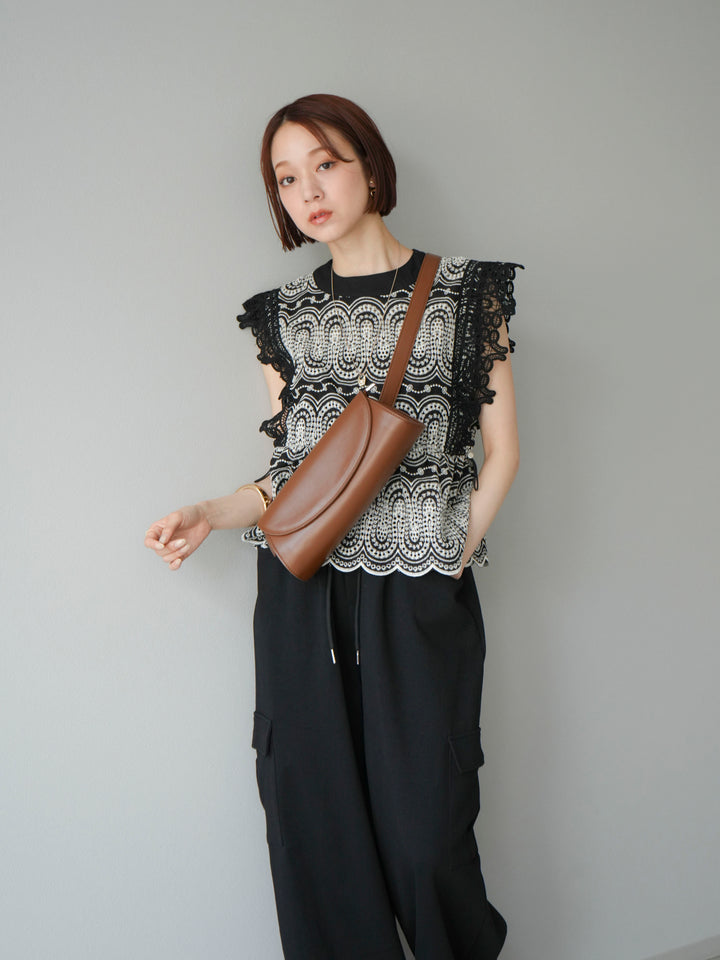 [SET] 扇貝刺繡蕾絲上衣 + 腰線側袋運動褲（2 組）