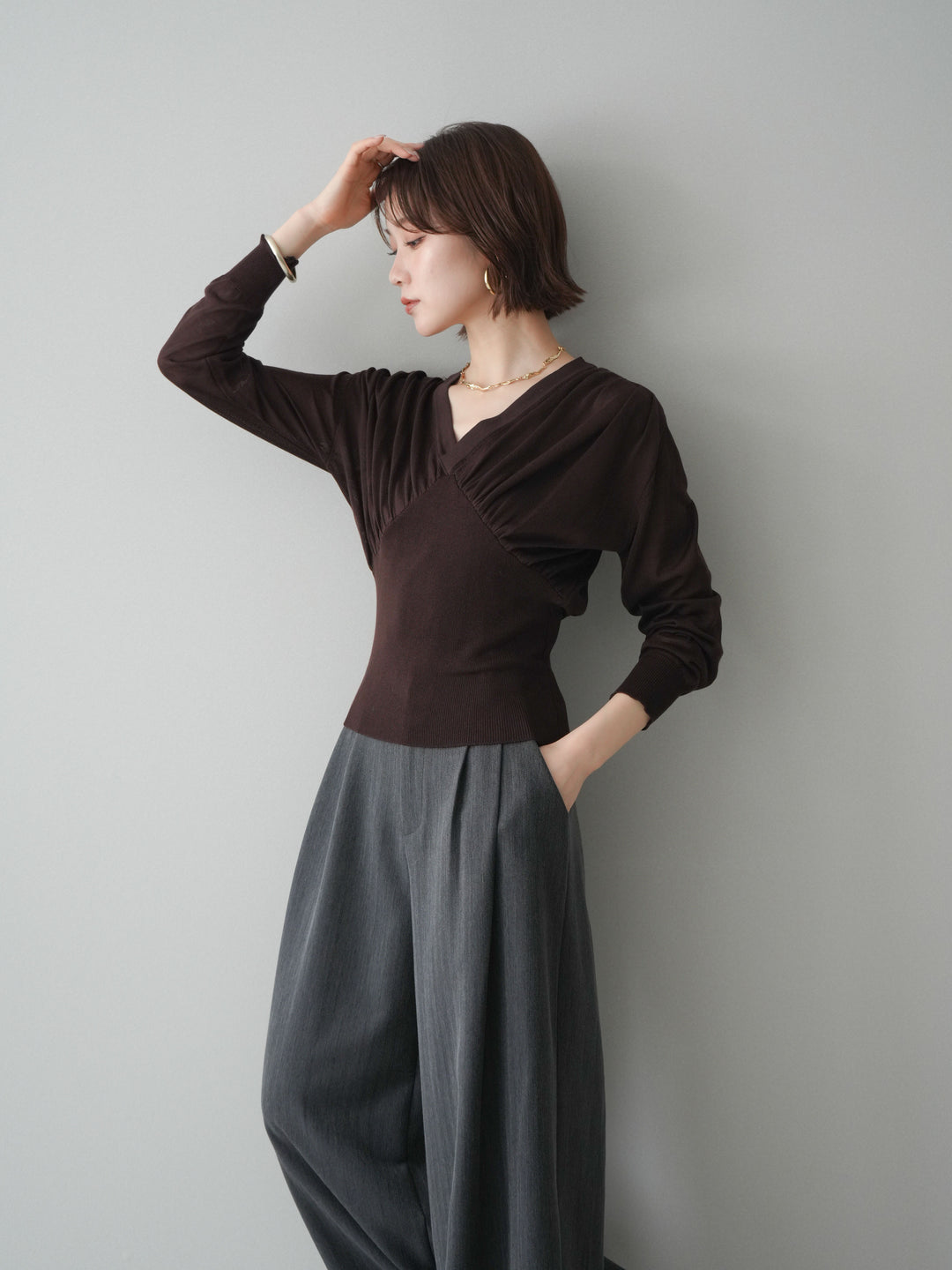 [予約]サイドギャザーVネックニットプルオーバー/brown