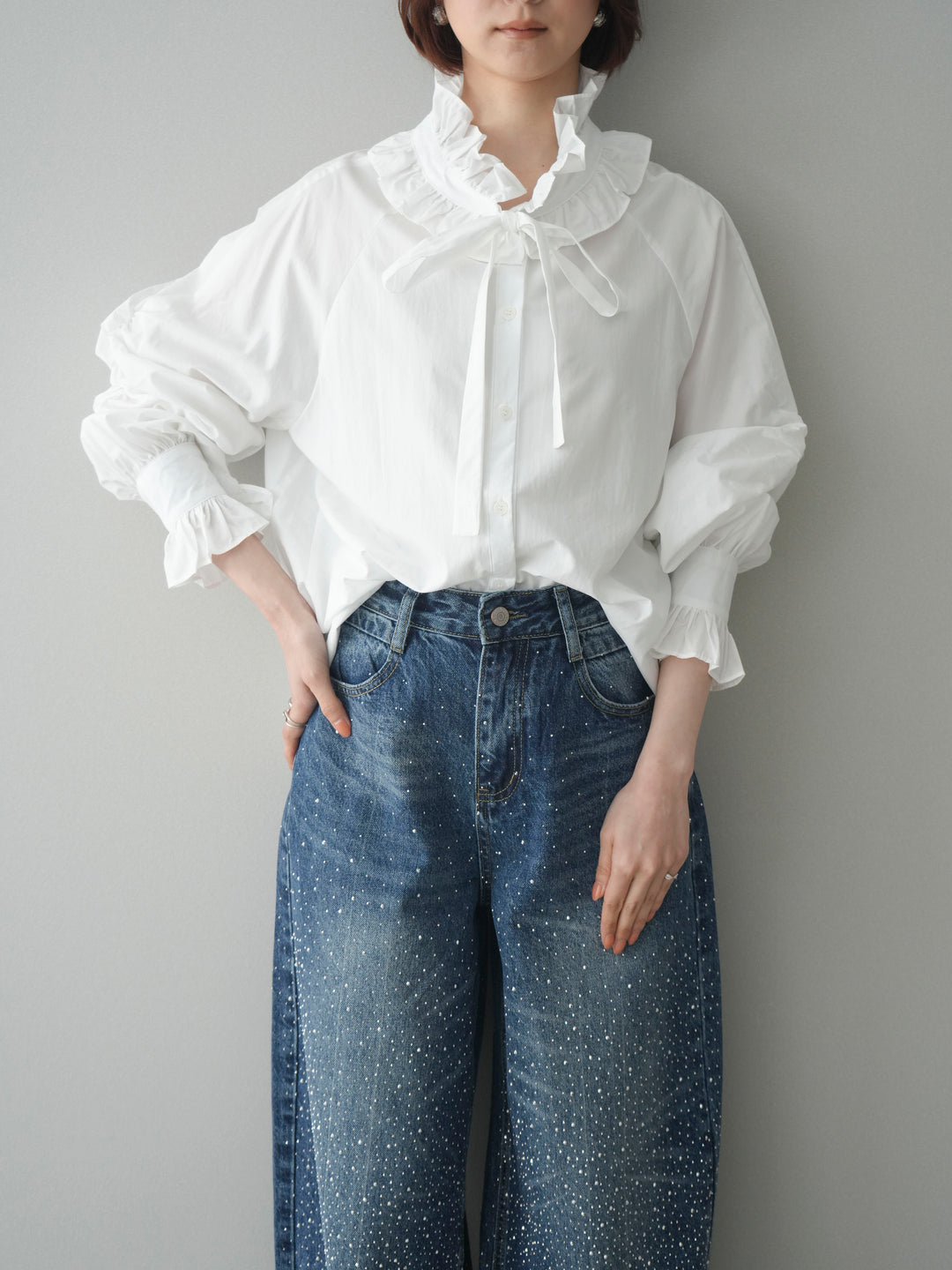 [予約]フリルネックギャザーブラウス/white