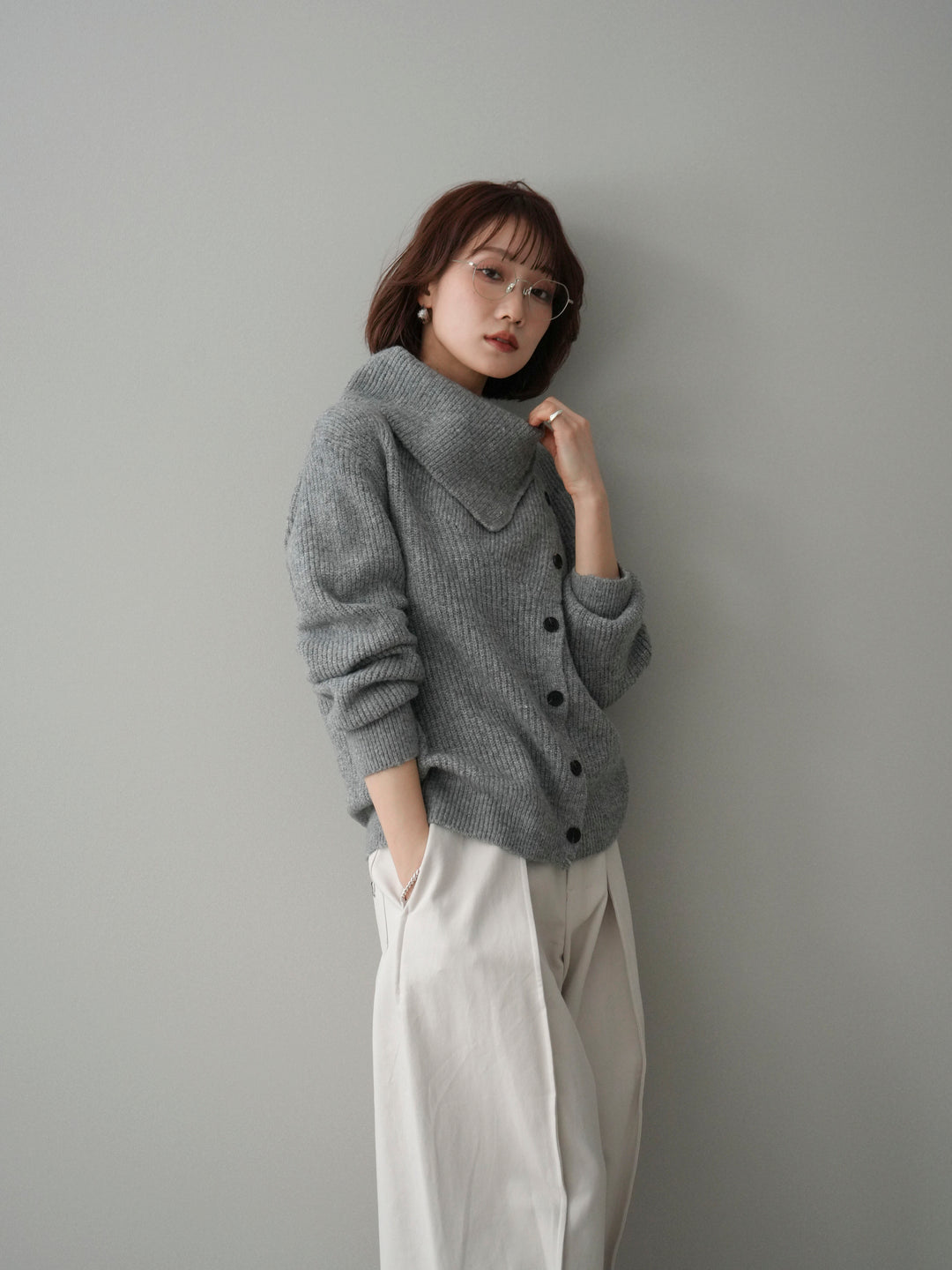 [SET]ハイネックデザインボタンニットカーディガン+コットンツイルカーブパンツ(2set)