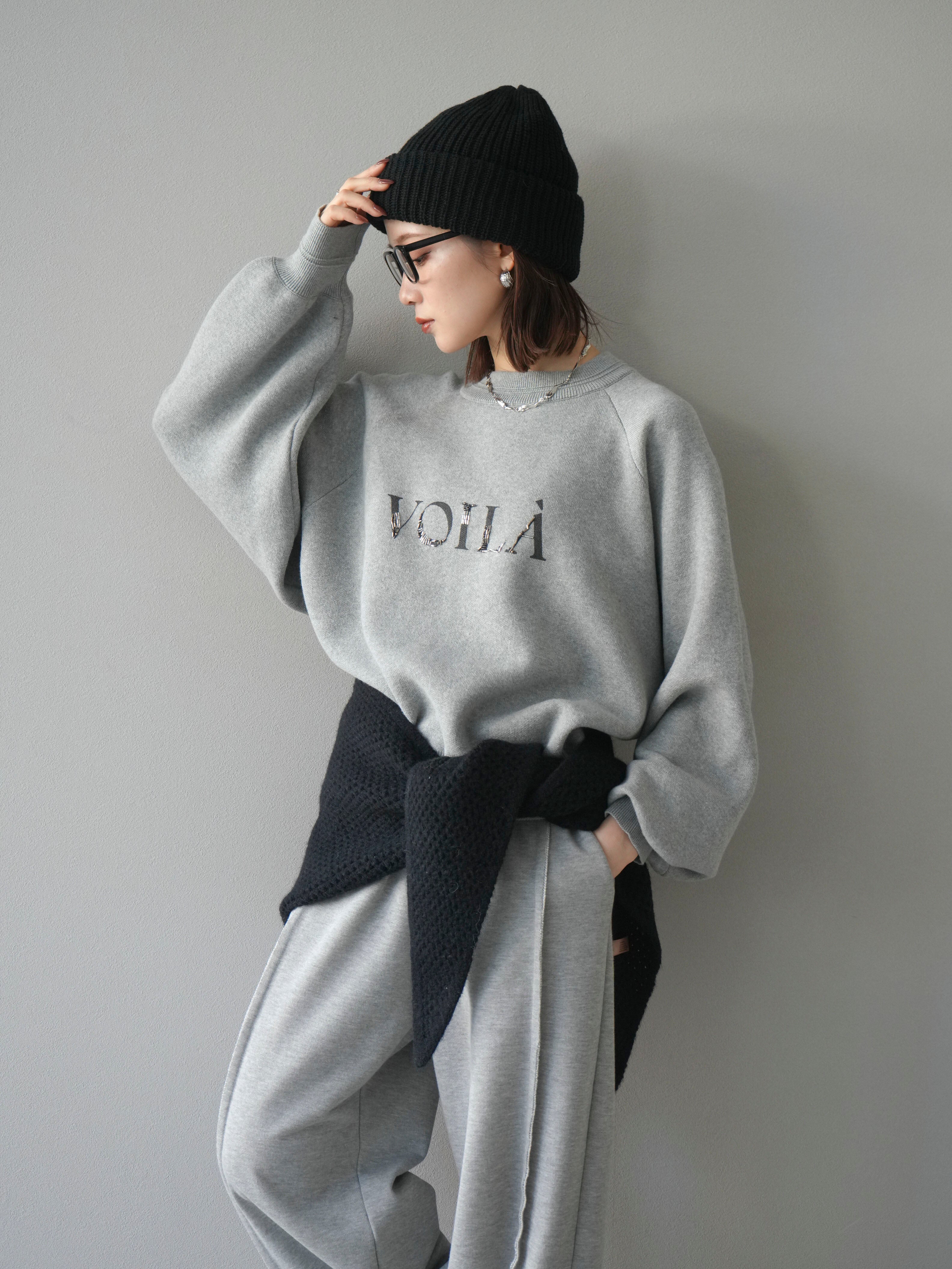 予約]スウェットライクビーズロゴ刺繍ニットプルオーバー/mokugray