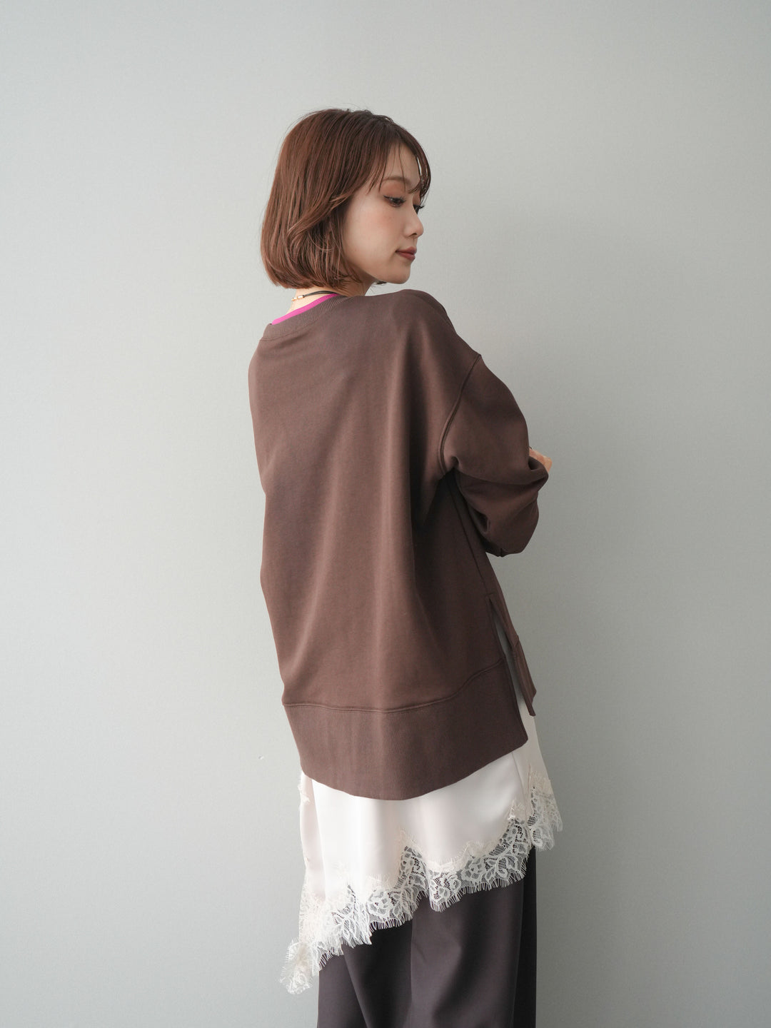 [SET]配色レイヤードデザインスエットプルオーバー+アシンメトリーサテンレースキャミソール(2set)