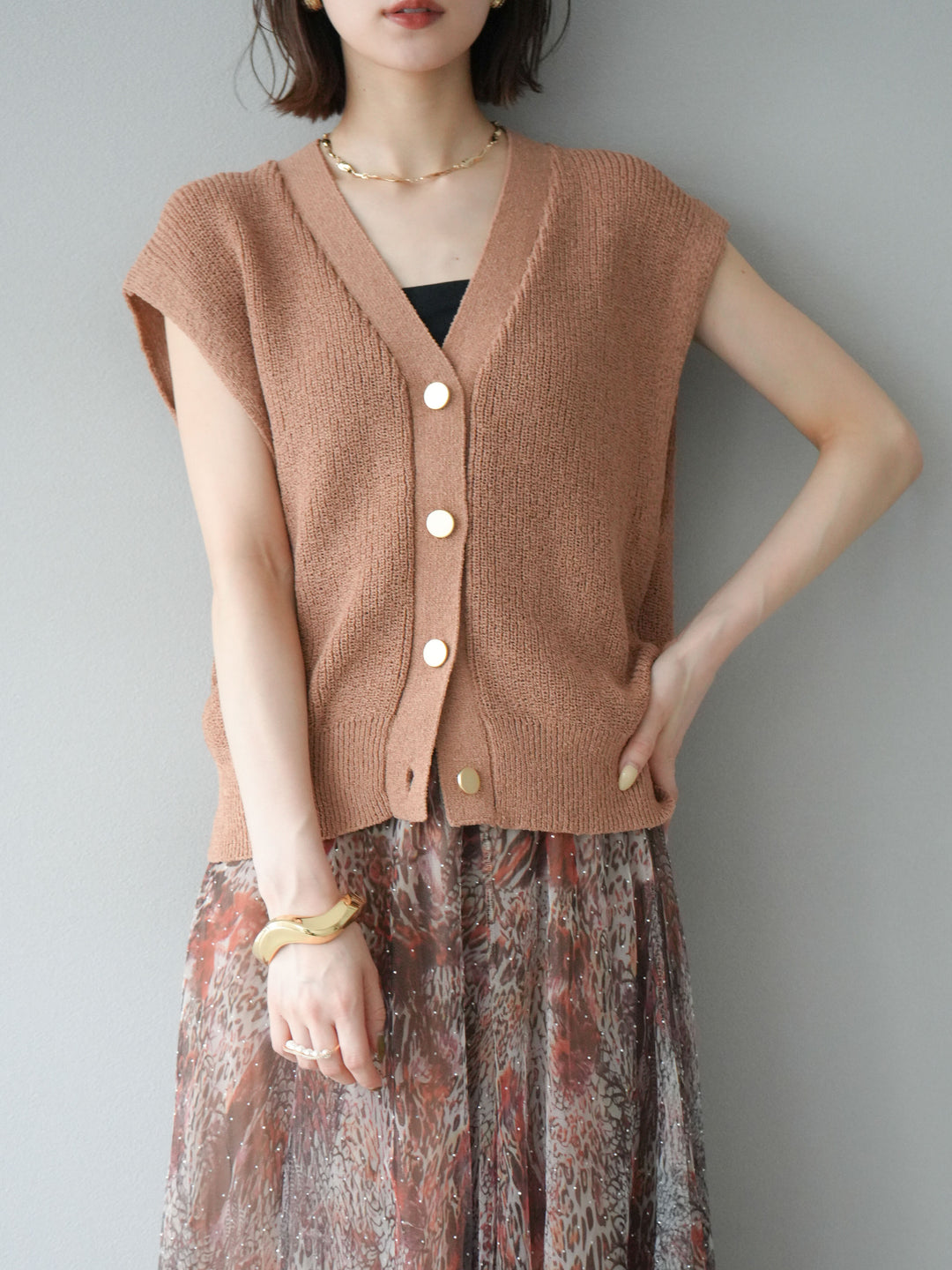 [予約]ゴールドボタンVネックニットカーディガン/ベージュ
