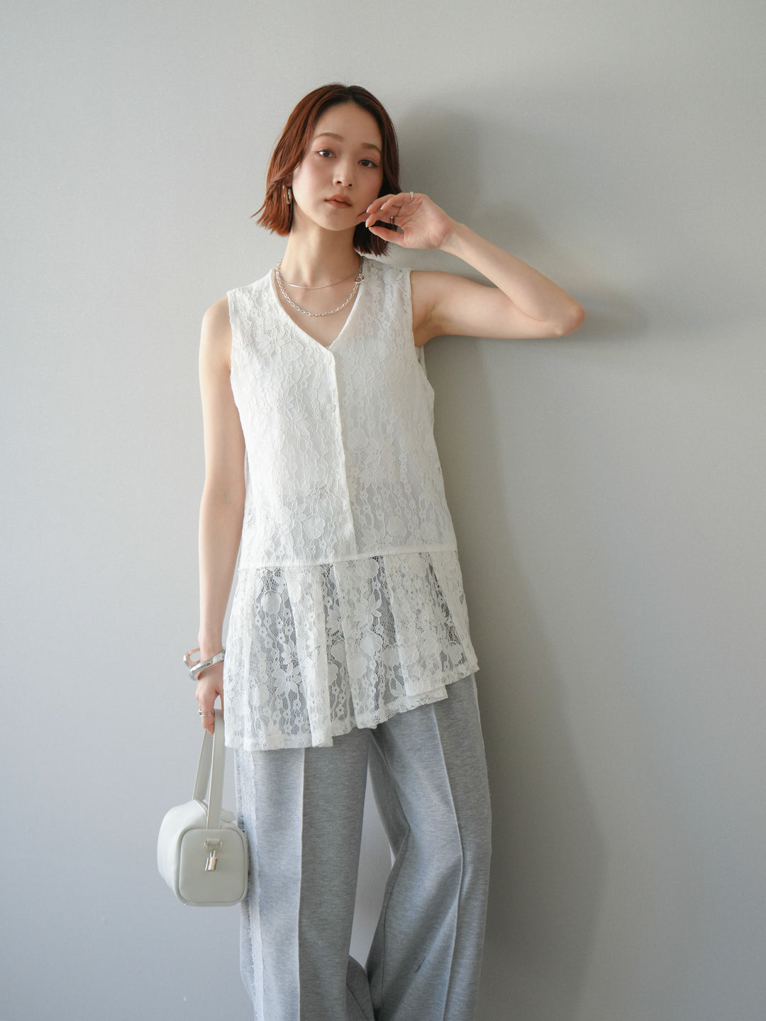 [予約]アシンメトリーレースプリーツベスト/white