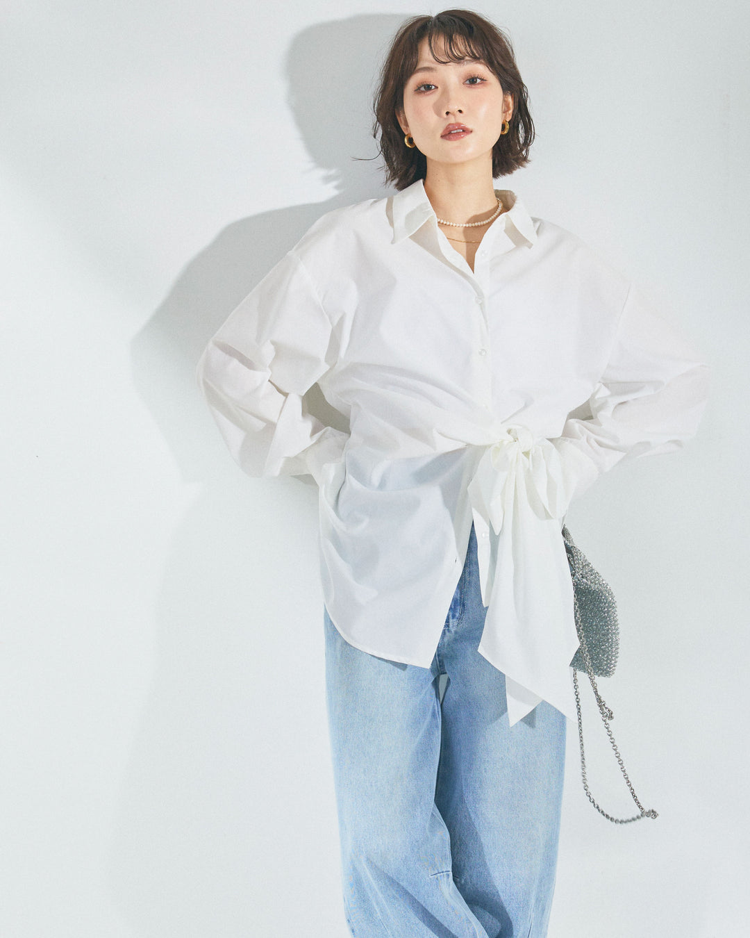 【Allure】[SET]ウエストアシメリボンシャツ+アシメカーブデニムパンツ(2set)