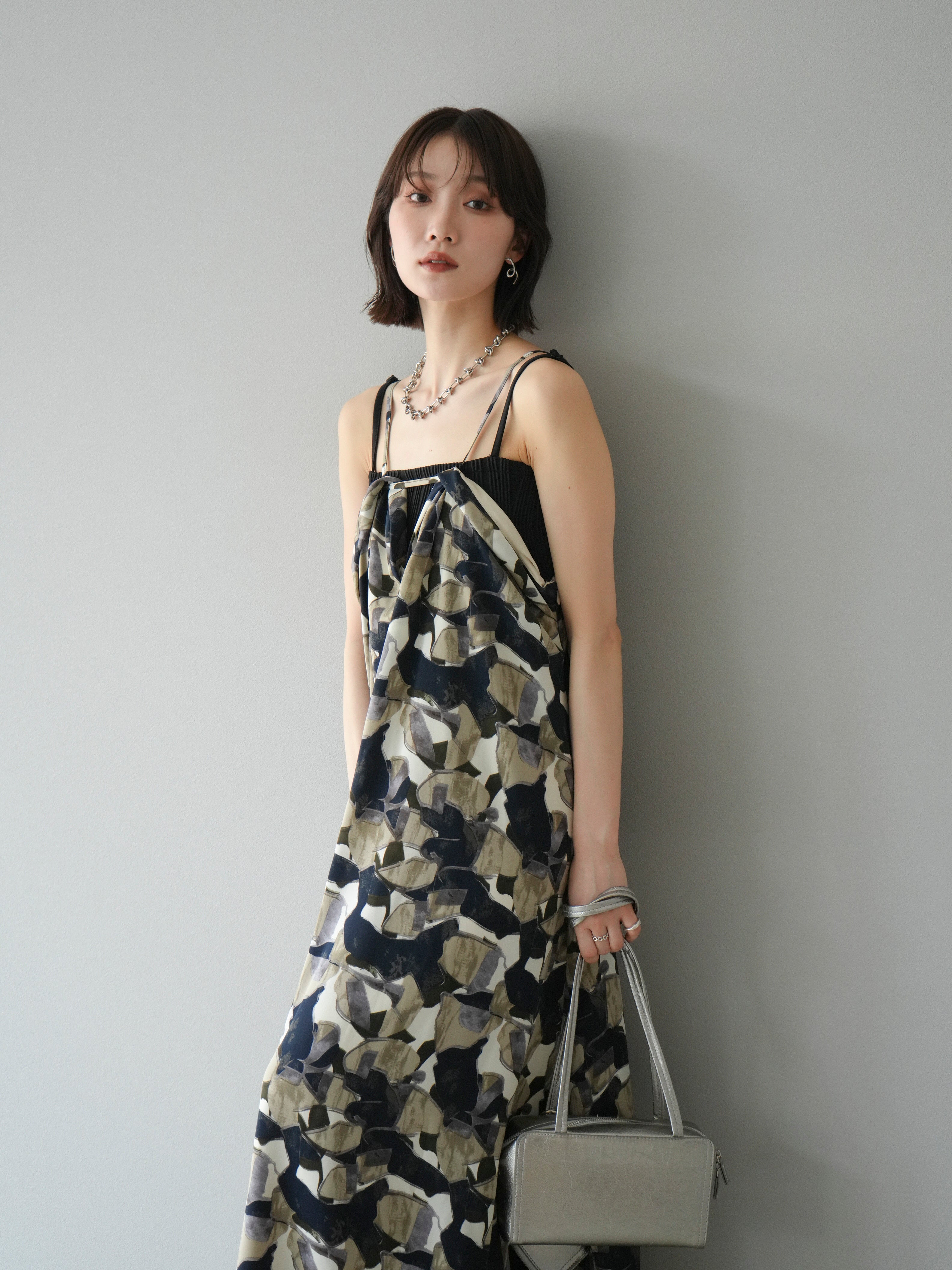 【早い者勝ち】 aimeine バックデザインカップ付きキャミ オフ ブラック 予約]デザインネックバックシャンキャミワンピース/ブラック – Lumier