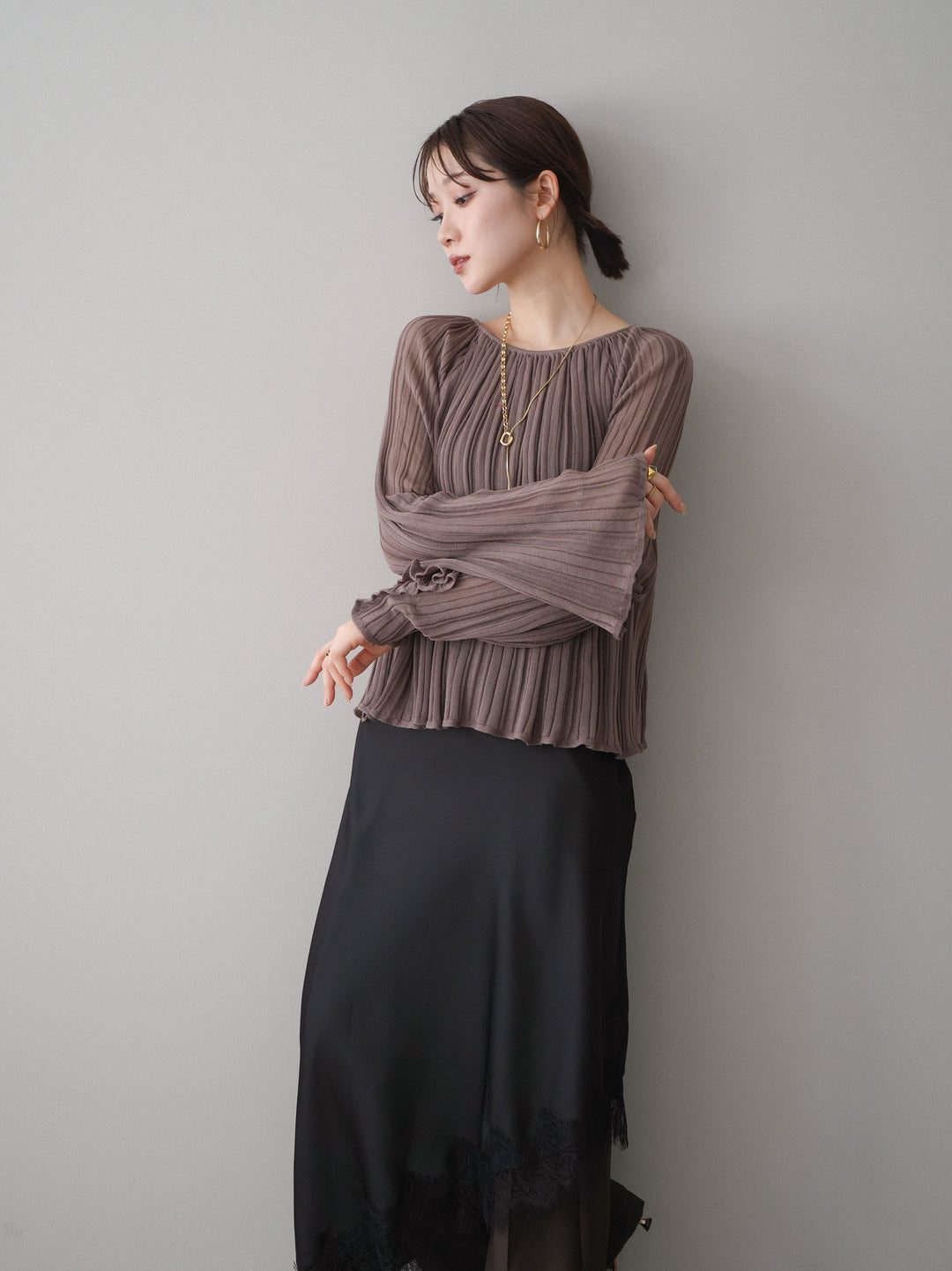 [SET]プリーツシアーフレアスリーブニットトップス+センターシームフレアパンツ+サテンライクアシメレーススカート(3set)