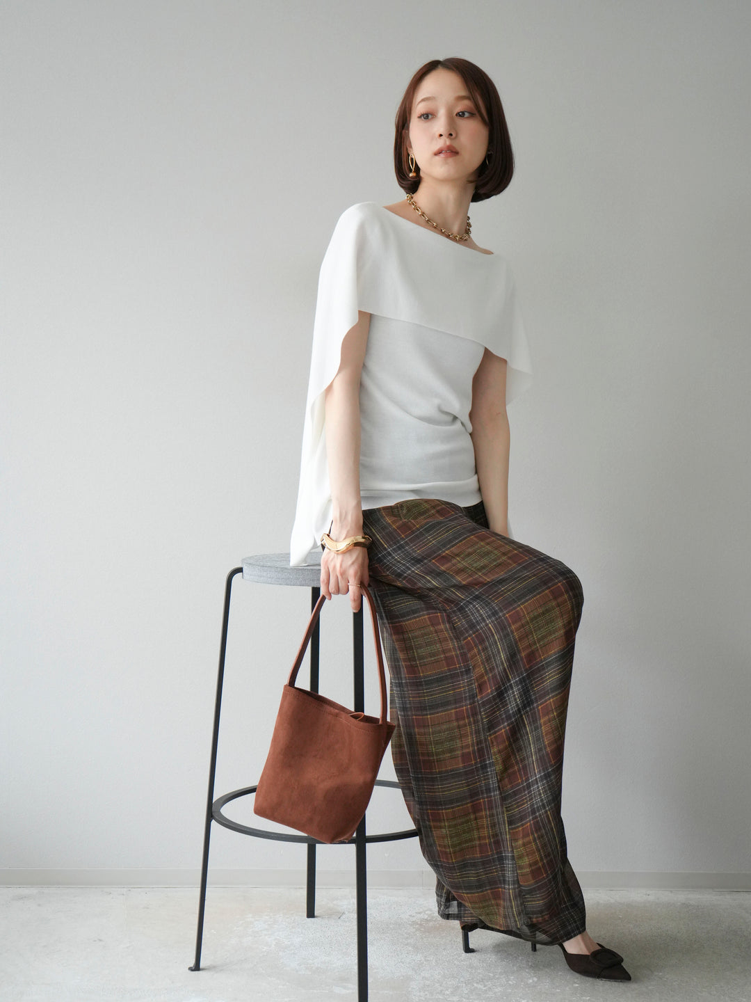 [予約]マントデザインスリットドルマンニット/アイボリー