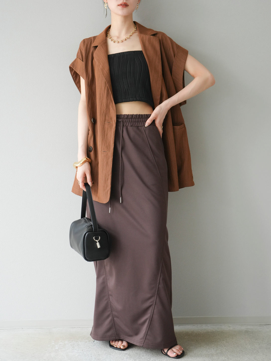 【預購】波浪滾邊杯裸色吊帶背心/黑色