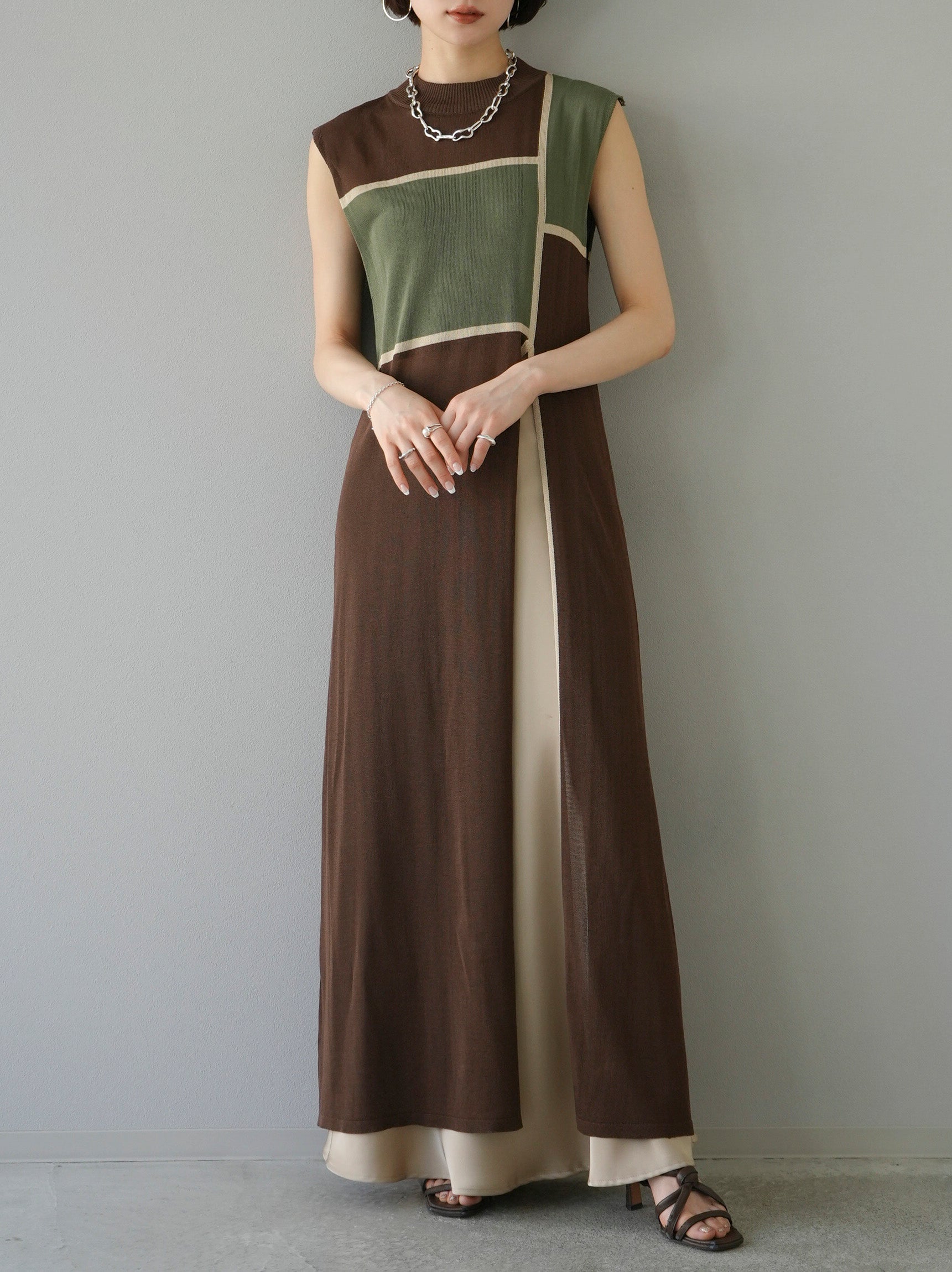 予約]バイカラースリットサマーニットワンピース/ブラウン – Lumier