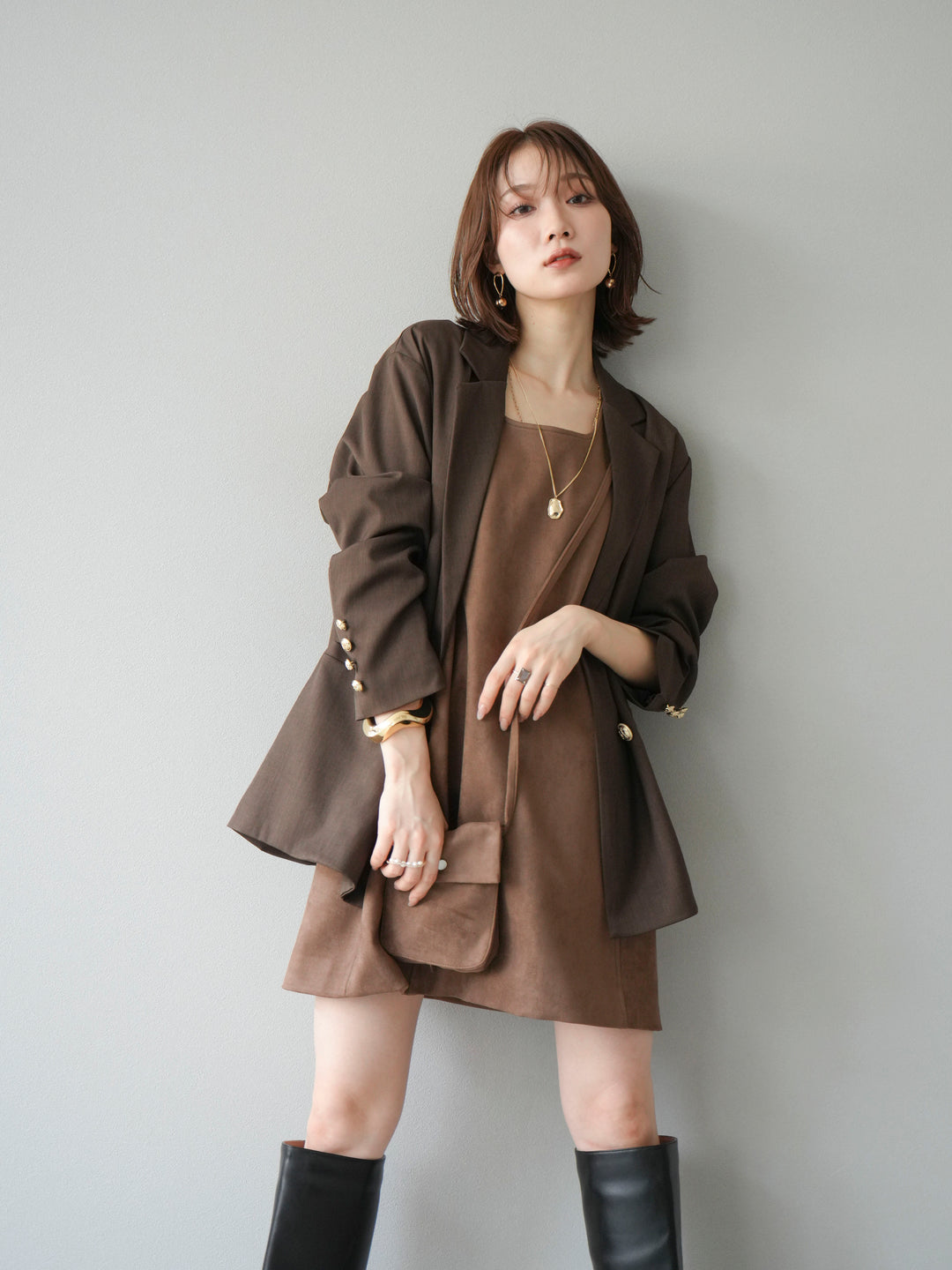 [SET]ゴールドボタンツイルダブルテーラードジャケット+ショルダーポーチ付スウェードミニワンピース(2set)