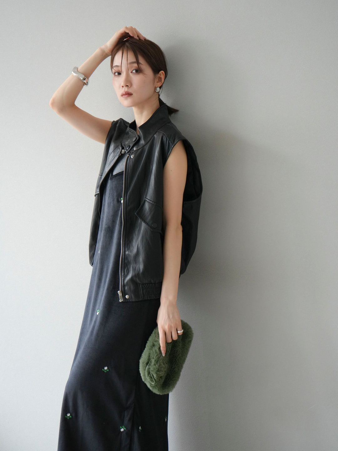 [予約]フラワー刺繍ベロアキャミワンピース/ブラック