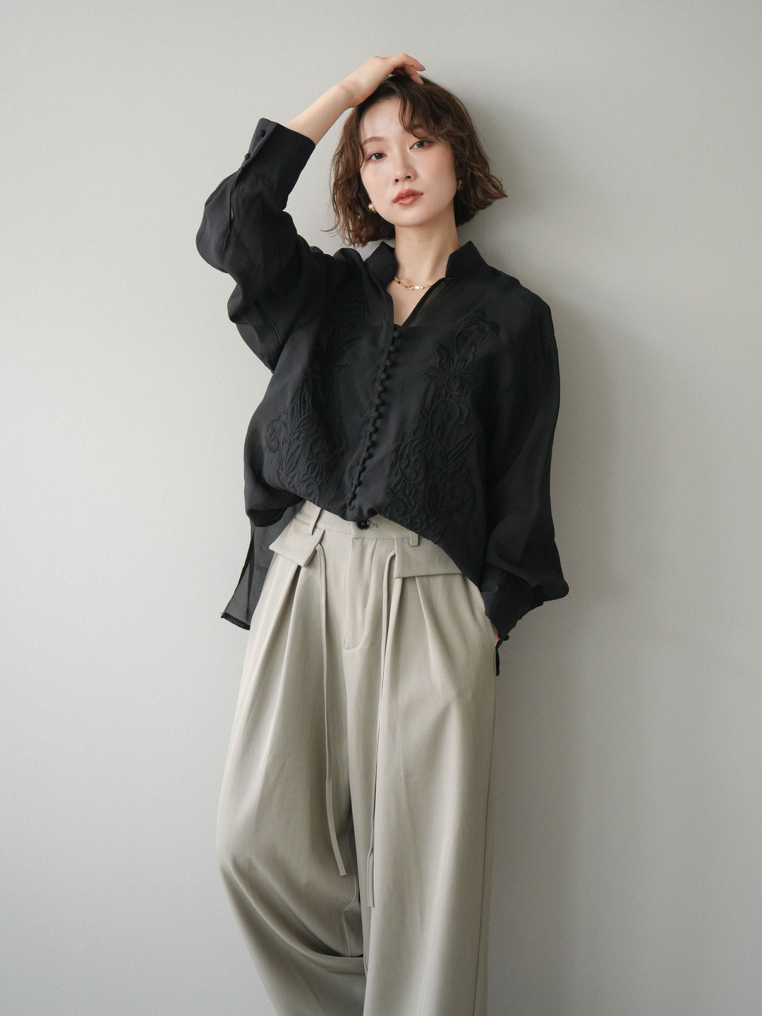 [予約]フロントコードエンブロイダリーブラウス/black