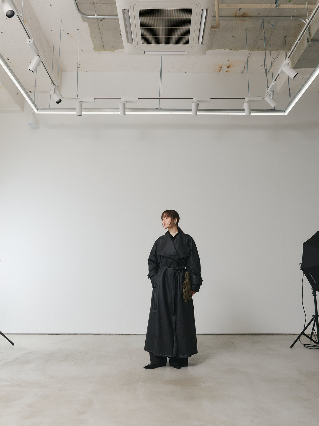 【Allure】[SET]ボタンダウンオーバーシャツ+デザインタックセンターシームアイドパンツ+フラワーレーストップス+レザーBIGカラーロングコート(4set))