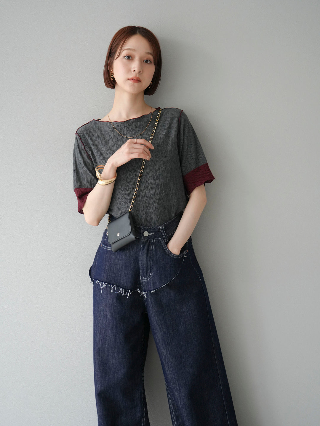 [SET] 百褶同色船領套頭衫 + 臀部設計牛仔褲（2 件組）