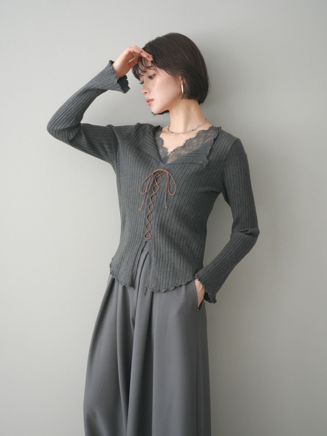 [予約]レースネックレースアップリブニットトップス/gray