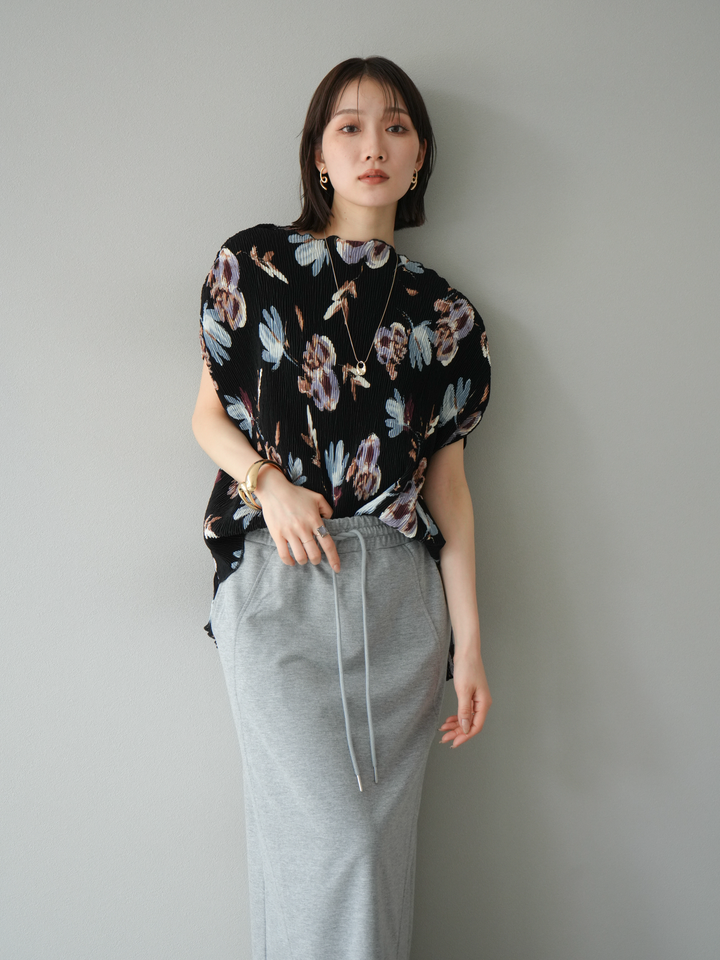 [預購] 花卉印花水洗褶上衣/黑色