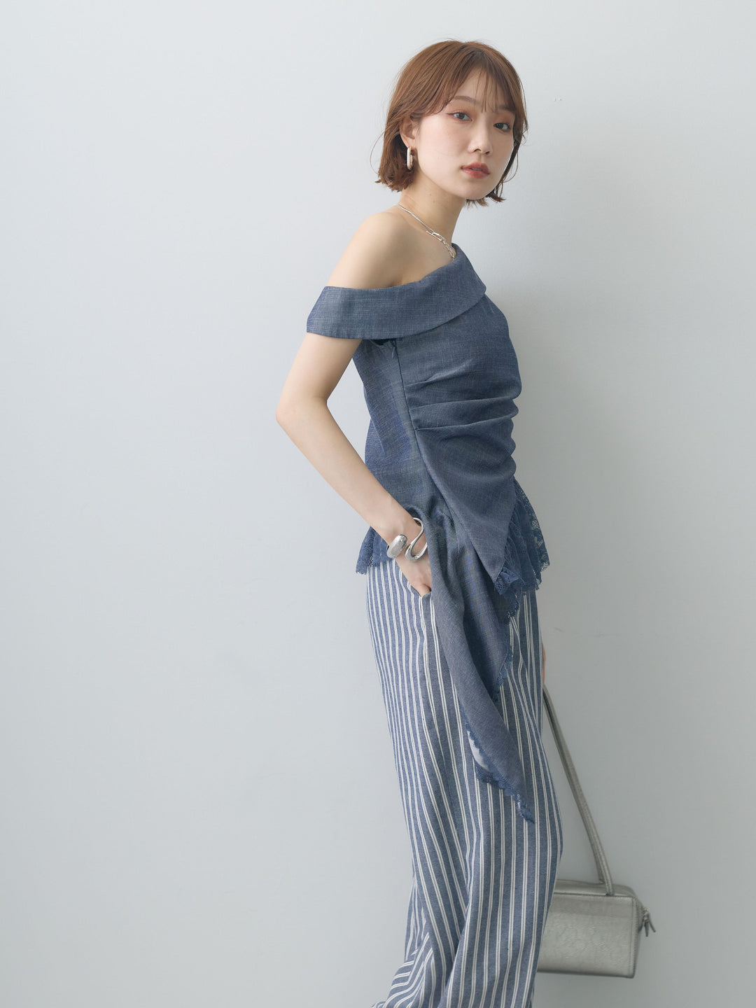 [SET]アシンメトリーラッフルレースヘムトップス+エプロン巻ストライプワイドパンツ(2set)