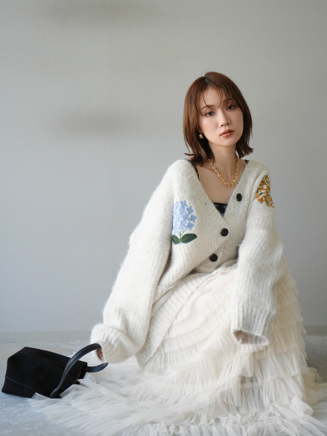 [SET] 花朵刺繡V領寬鬆針織開襟衫 + 薄紗層疊裙 (2套)