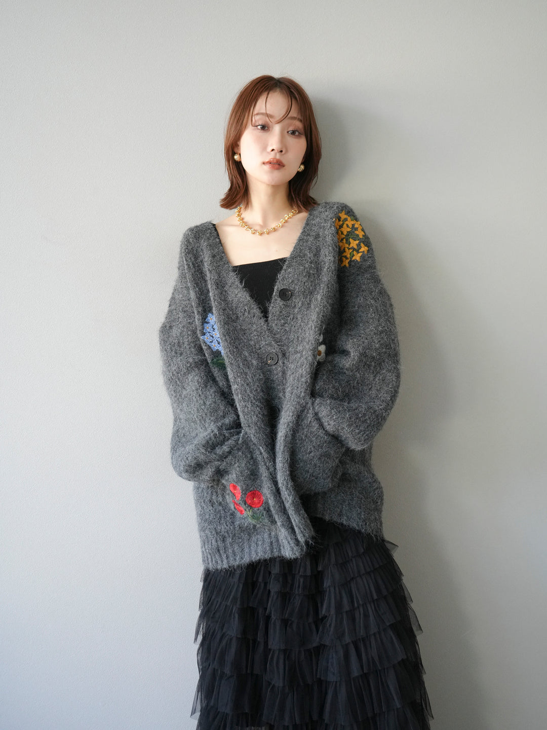 [予約]フラワー刺繍Vネックオーバーニットカーディガン/チャコール