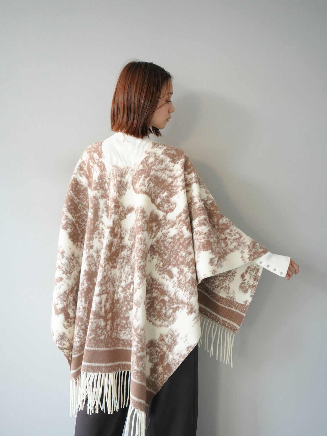 [予約]アブストラクト柄ストールポンチョ/アイボリー