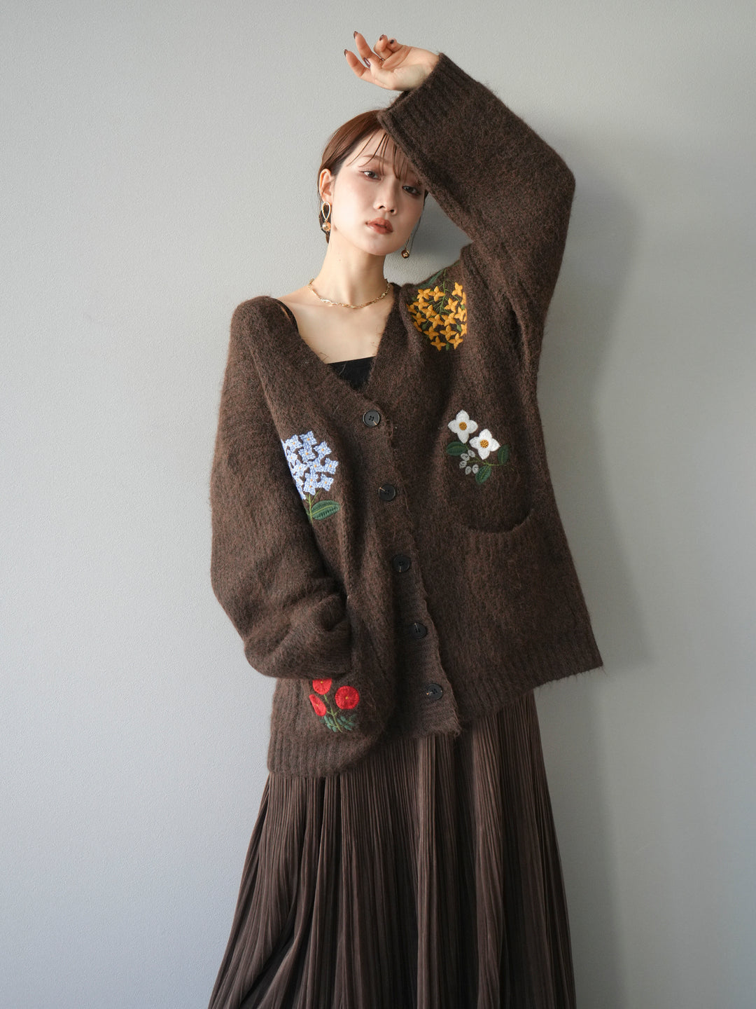 [予約]フラワー刺繍Vネックオーバーニットカーディガン/ブラウン