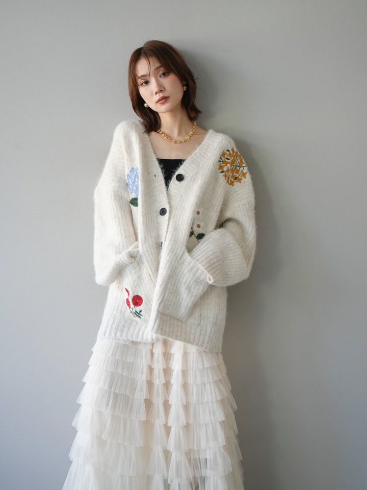 [予約]フラワー刺繍Vネックオーバーニットカーディガン/アイボリー
