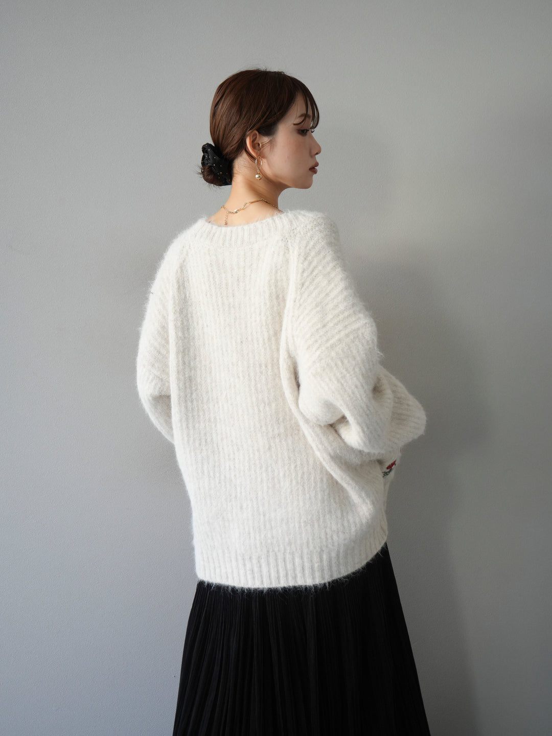 [予約]フラワー刺繍Vネックオーバーニットカーディガン/アイボリー