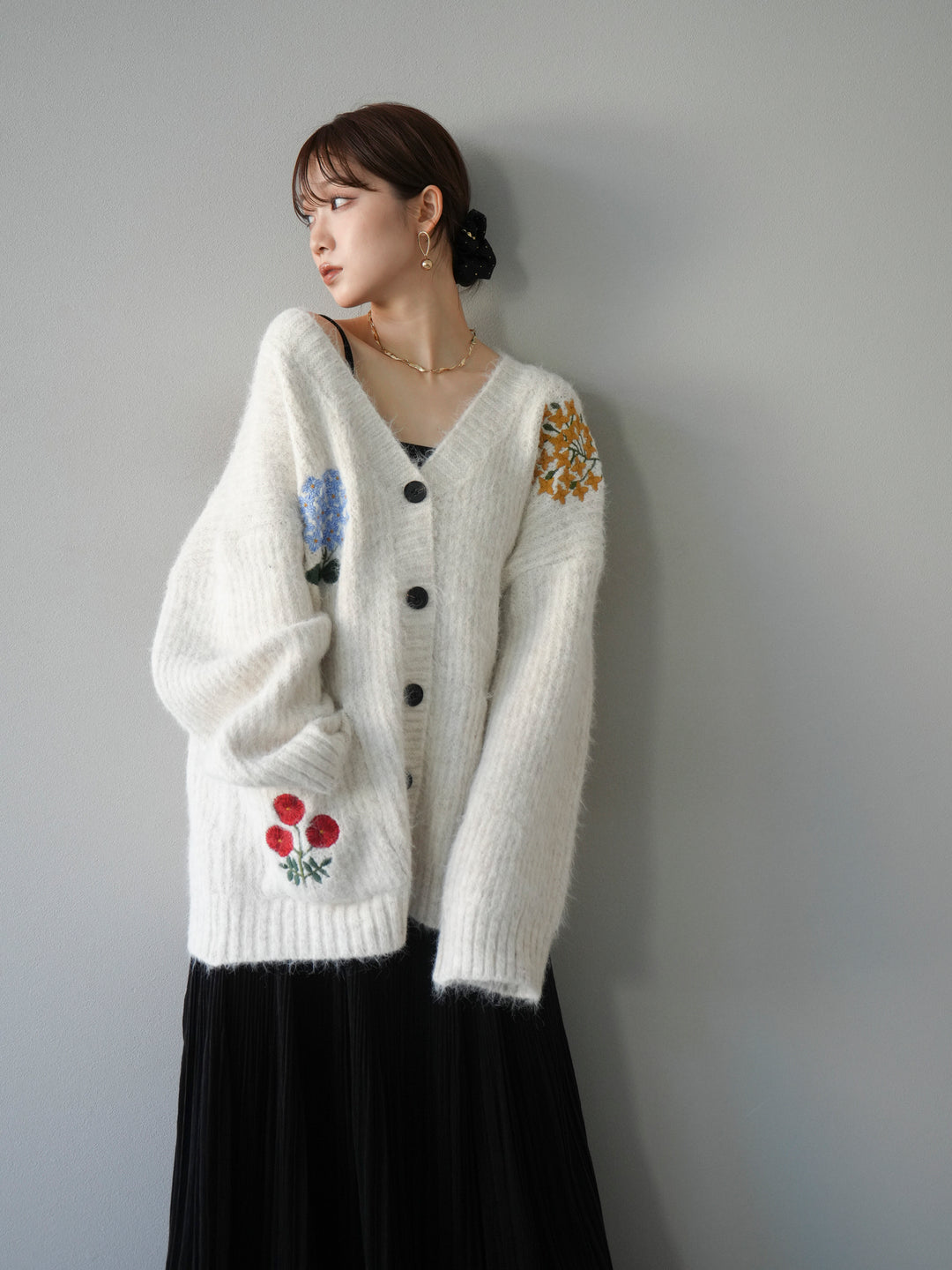 [予約]フラワー刺繍Vネックオーバーニットカーディガン/アイボリー