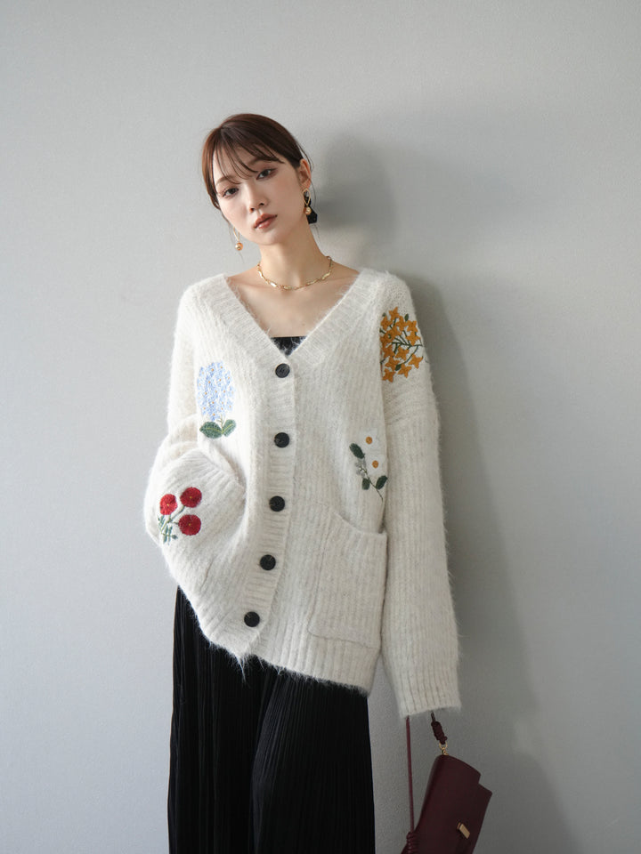 [予約]フラワー刺繍Vネックオーバーニットカーディガン/アイボリー