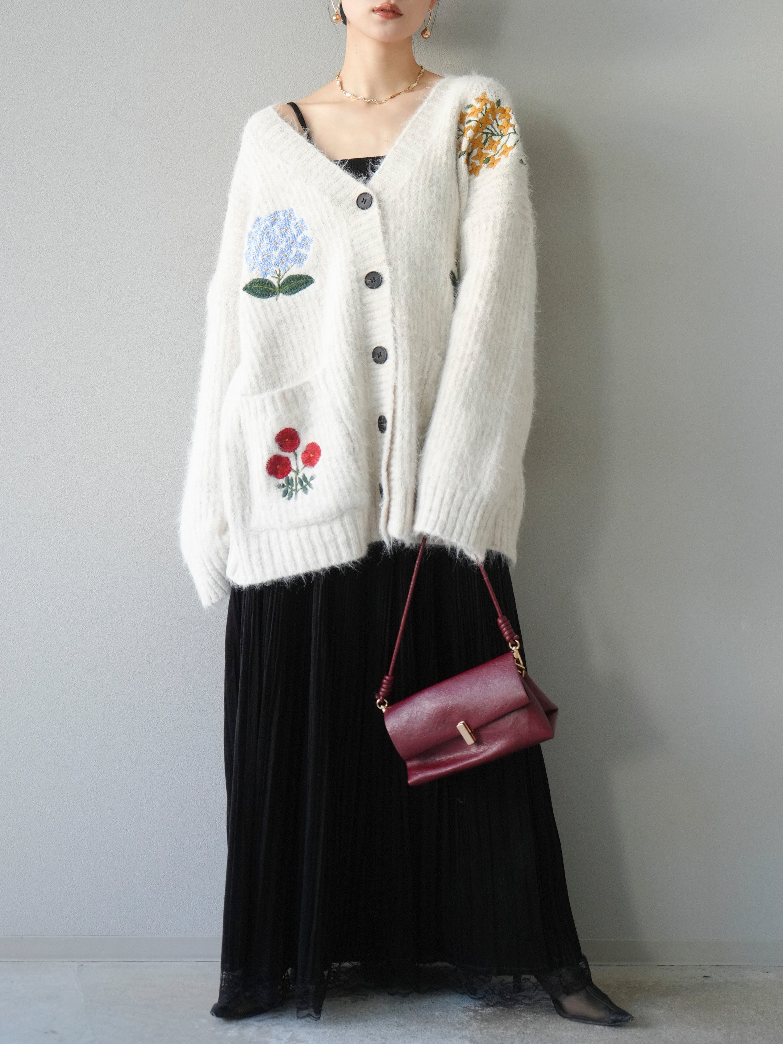 フラワー刺繍Vネックニット 予約]フラワー刺繍Vネックオーバーニットカーディガン⁄アイボリー \u2013 Lumier