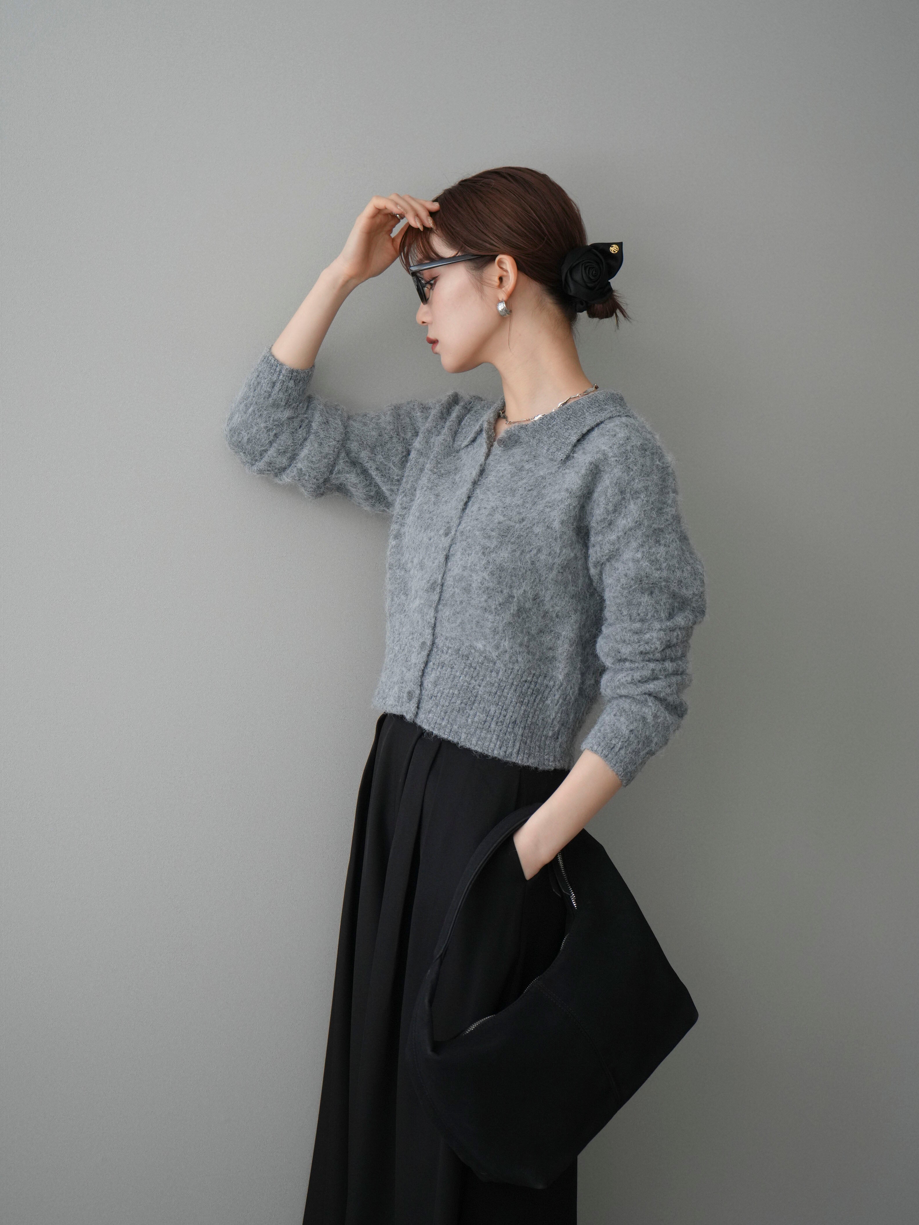 予約]モヘア衿付きボタンプルオーバー/charcoal – Lumier