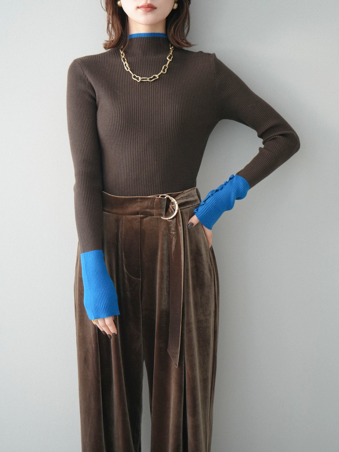 [SET]袖ボタンハイネック配色リブニットトップス+選べるアクセセット(2set)