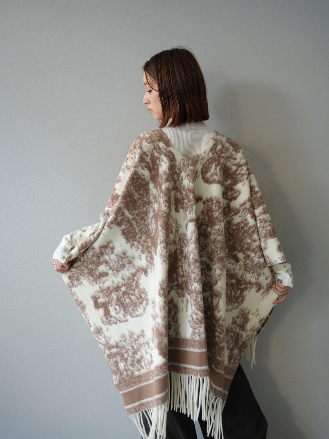 [予約]アブストラクト柄ストールポンチョ/アイボリー