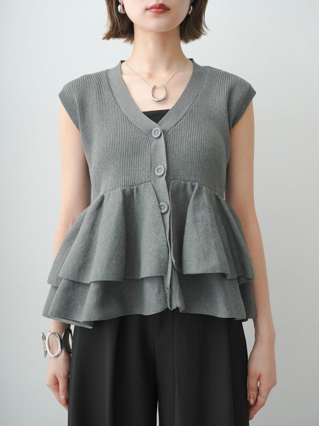 [予約]ダブルフリルペプラムノースリニットトップス/gray