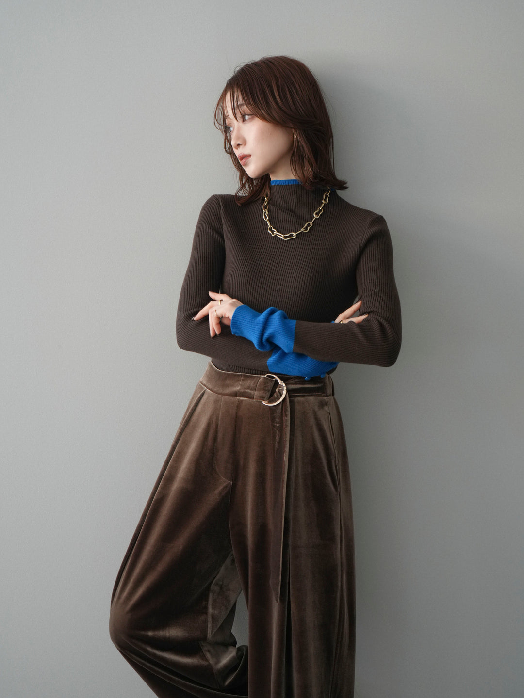 [予約]袖ボタンハイネック配色リブニットトップス/brown