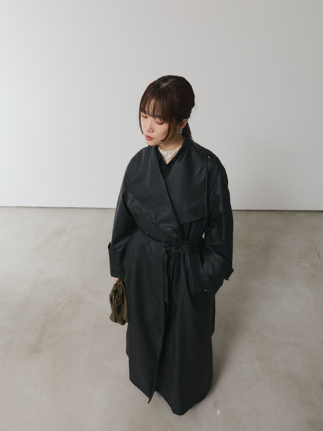 【Allure】[SET]ボタンダウンオーバーシャツ+デザインタックセンターシームアイドパンツ+フラワーレーストップス+レザーBIGカラーロングコート(4set))